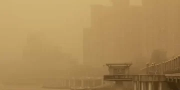 Una nube de arena y polvo envuelve el norte de China