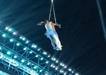 Acróbata china pierde la vida al caer durante plena actuación