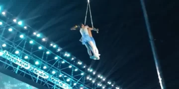 Acróbata china pierde la vida al caer durante plena actuación