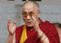 Un partido de Sudáfrica pide arresto del Dálai Lama tras polémico video