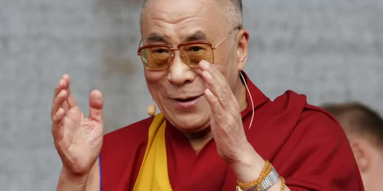 Un partido de Sudáfrica pide arresto del Dálai Lama tras polémico video