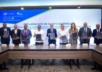 Instituciones suscriben Declaración de Santo Domingo, un compromiso para promover uso de energía limpia en la aviación
