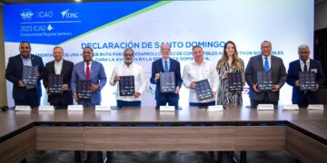 Instituciones suscriben Declaración de Santo Domingo, un compromiso para promover uso de energía limpia en la aviación