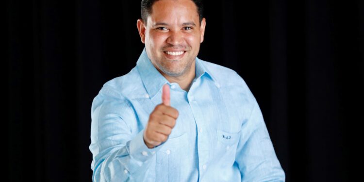 Presidente del Movimiento Ciudadanos Por El Cambio y 4 Más Con Luis hace aclaratoria