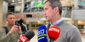 Juan Guaidó llegó a Miami tras ser expulsado de Colombia