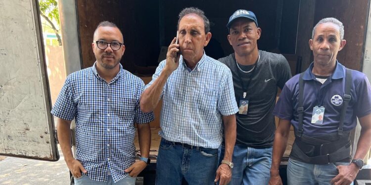 Fundación Cruz Jiminián entrega medicamentos y equipos a hospitales