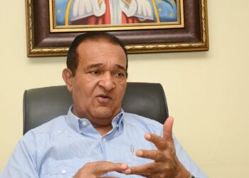 Antonio Marte encabeza marcha por la preservación del agua