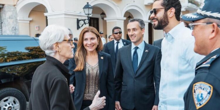 Alcaldesa DN recibe visita de subsecretaria de Estado de EEUU