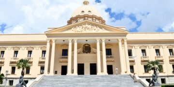 Abinader emite decreto para implementación políticas de ahorro y eficiencia energética