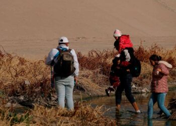 Traficantes de migrantes usan TikTok para ofrecer cruces de México a EE.UU.