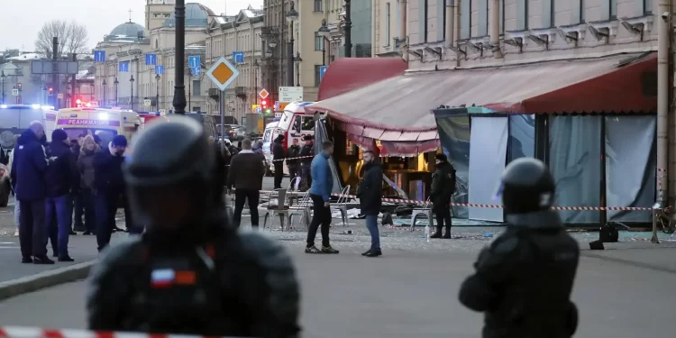 Suben a 32 los heridos en el atentado contra un bloguero prorruso en San Petersburgo