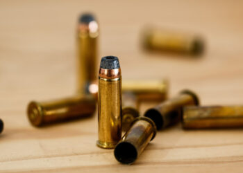 Un hombre en PR es herido de bala 17 veces en sus piernas