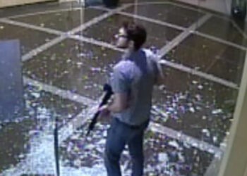 La Policía de Louisville publicó los videos del ataque en el banco que dejó cinco muertos