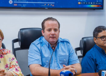 MAPRE entrega 8 camionetas y 60  al Centro de Operaciones de Emergencia