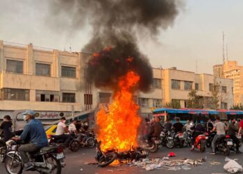 Irán ejecuta a 3 hombres por violencia en las protestas del año pasado