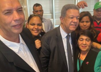 Leonel Fernández llega a España, juramentará a cientos de ex dirigentes del PRM