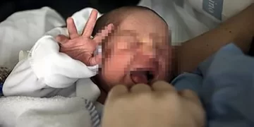 Nace el primer bebé en Reino Unido con ADN de tres personas