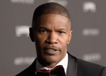Continúan las dudas sobre el estado de salud de Jamie Foxx a un mes de su internación médica