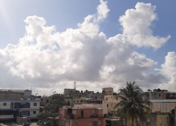 Temperaturas calurosas y algunos aguaceros esta tarde, según Meteorología