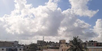 Temperaturas calurosas y algunos aguaceros esta tarde, según Meteorología