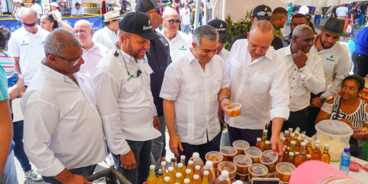 Más de 45 mil personas se benefician con las ferias “Inespre Está de Madre” en Santiago y San Cristóbal