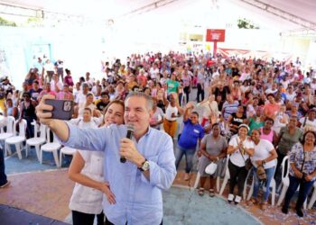 Neney Cabrera sorprende a miles de mujeres del Distrito Nacional por Día de las Madres