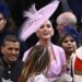 Katy Perry no encuentra su asiento en la coronación del rey Carlos III