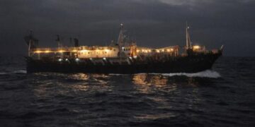 39 desaparecidos tras zozobrar barco pesquero chino en medio del Océano Índico