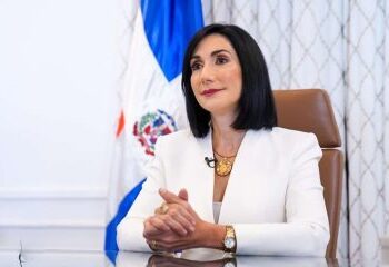 Primera dama expresa condolencias a Abel Martinez tras el fallecimiento de su madre