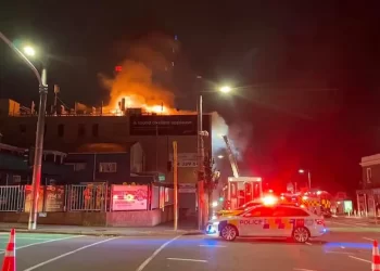 Incendio en albergue de Nueva Zelanda mata al menos a 6 personas, dicen funcionarios