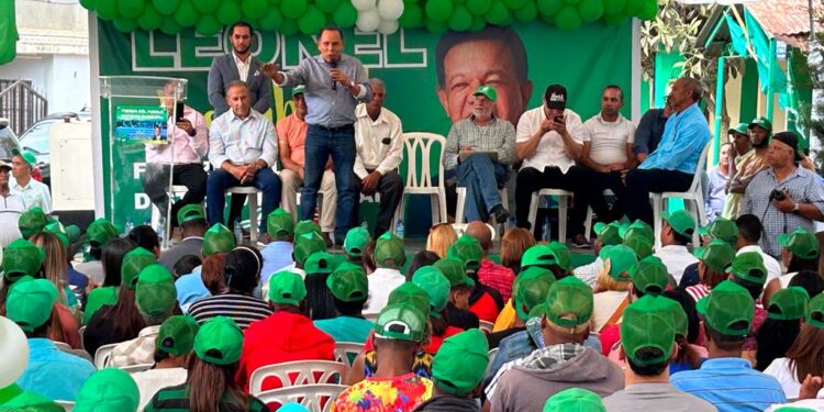 Juramentan exdirigentes del PRM y PLD en Constanza