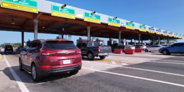 Uso del Paso Rápido se implementa con éxito en peaje de Las Américas durante el fin de semana largo