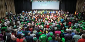 Leonel asegura que su mayor compromiso es restituir la esperanza a los dominicanos
