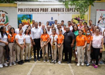 Raúl Di Blasio recibe majestuosa acogida del senador Carlos Gómez en su visita a Moca