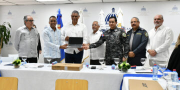 Ministerio de Interior y Policía recibe equipos del MINERD para escuela de entrenamiento policial