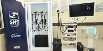 SNS entrega al Hospital Salvador B. Gautier moderna torre endoscópica y designa 53 nuevos colaboradores