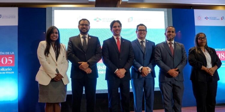 Ponen en circulación la obra "Ley 108-05 de Registro Inmobiliario comentada por registradores de títulos"