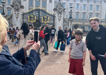 Las calles de Londres ya palpitan la coronación de Carlos III