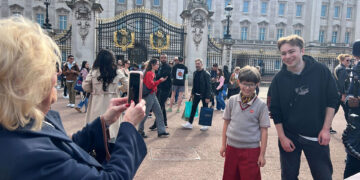 Las calles de Londres ya palpitan la coronación de Carlos III