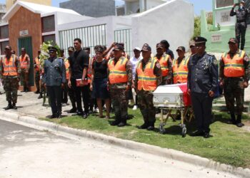 PN junto a familiares da el último adiós al mayor Mercedes Sierra