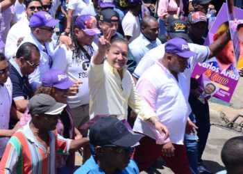 Miles marcharon con Abel Martínez en Hato Mayor y Villa Altagracia expresando “aguanten que falta poco”