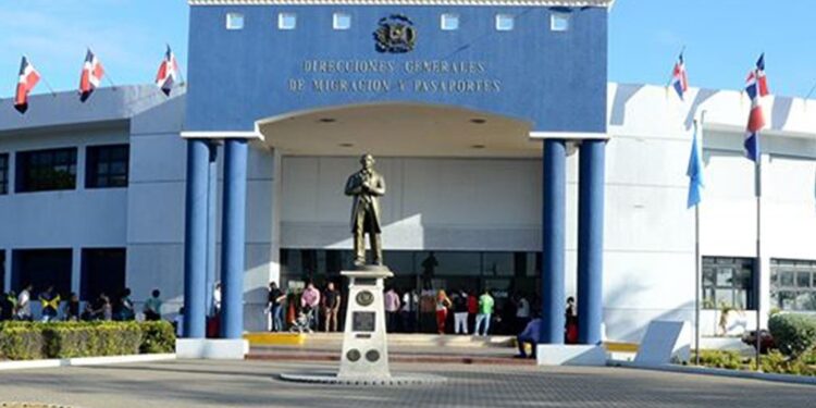 Anuncian cambios en requisito "Certificación de Permiso Salida de Menor" en tasa pago BR