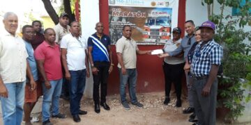 Senador Independencia realiza importante aporte al Cuerpo de Bomberos de Duvergé