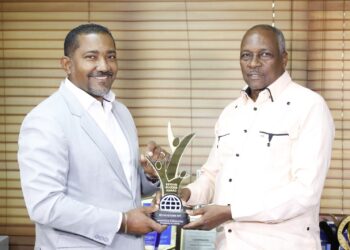 Cooperativa de Maestros recibe premio a la excelencia Empresarial en EEUU