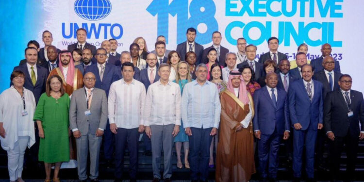 Ministro de Turismo llama a miembros de la OMT a buscar solución conjunta al tema del Sargazo