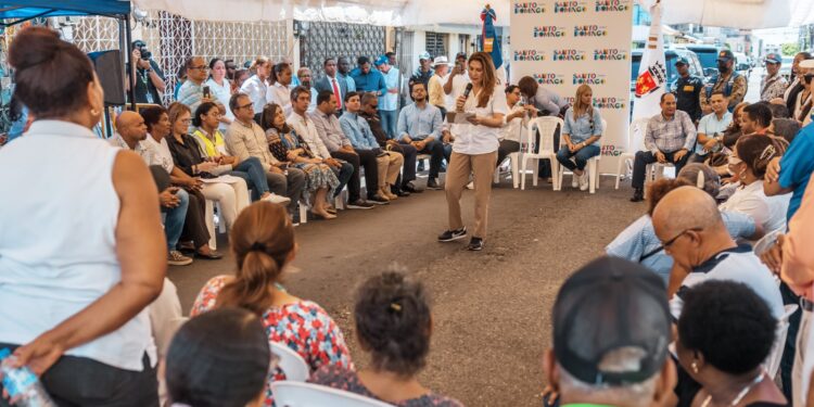 Alcaldesa Carolina Mejía y comunitarios de San Carlos se comprometen a iniciar proyecto de recuperación del sector