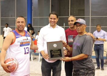 Los Veteranos de Cristo Rey reconocen a Rafael Amador Figaris