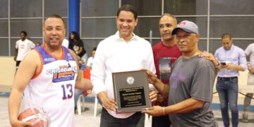 Los Veteranos de Cristo Rey reconocen a Rafael Amador Figaris