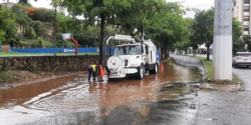 Brigadas de la Alcaldía del DN se mantienen en las calles para evitar incidencias por vaguada
