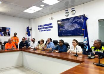 Carolina Mejía y gobierno anuncian acciones ante lluvias en reunión con el COE